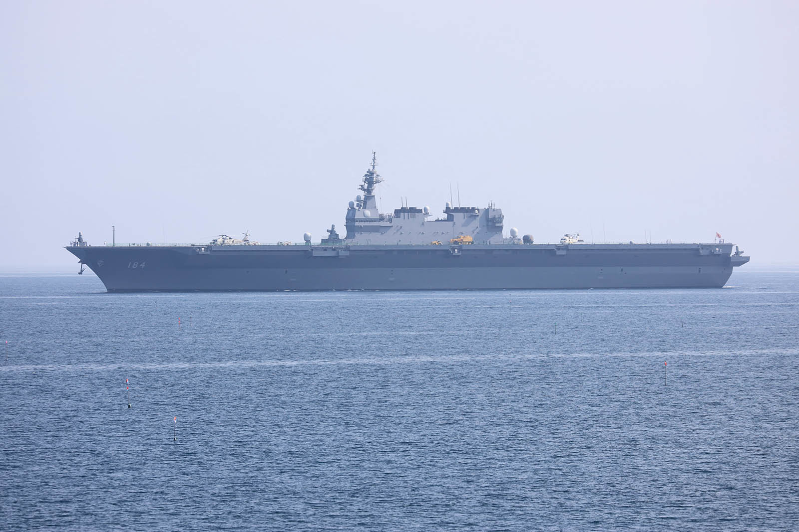 JMSDF DDH-184「かが」 in 小樽港 01_b0315809_21212789.jpg