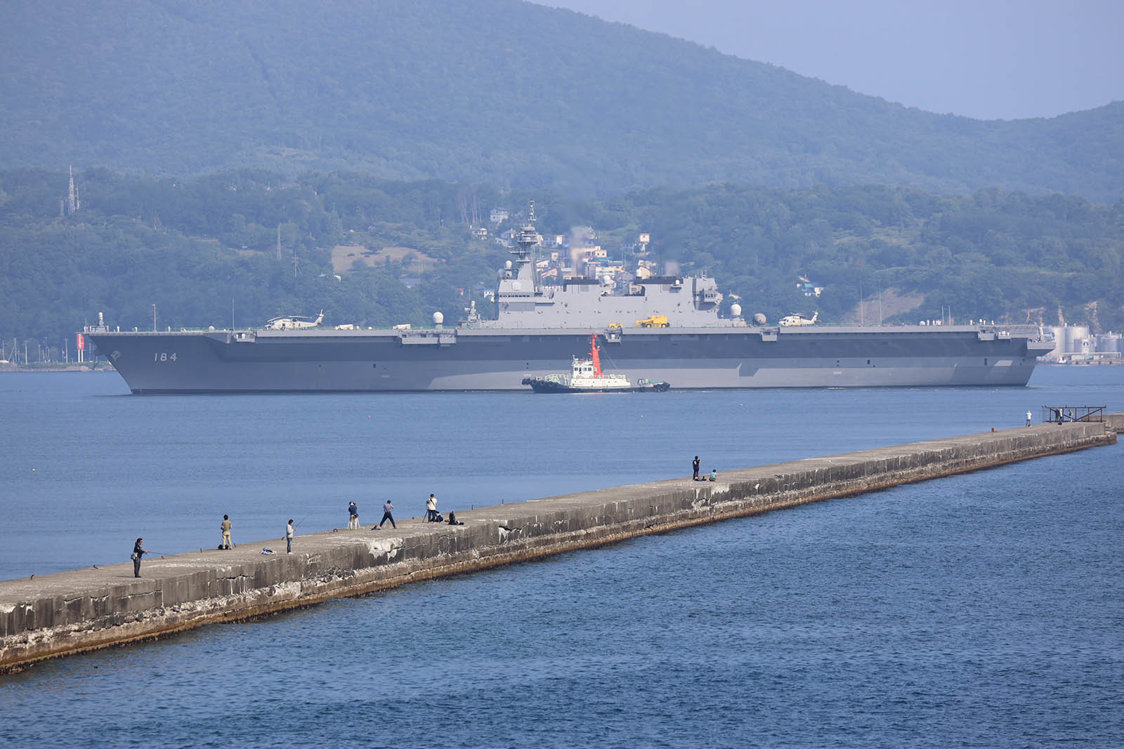 JMSDF DDH-184「かが」 in 小樽港 01_b0315809_21213832.jpg