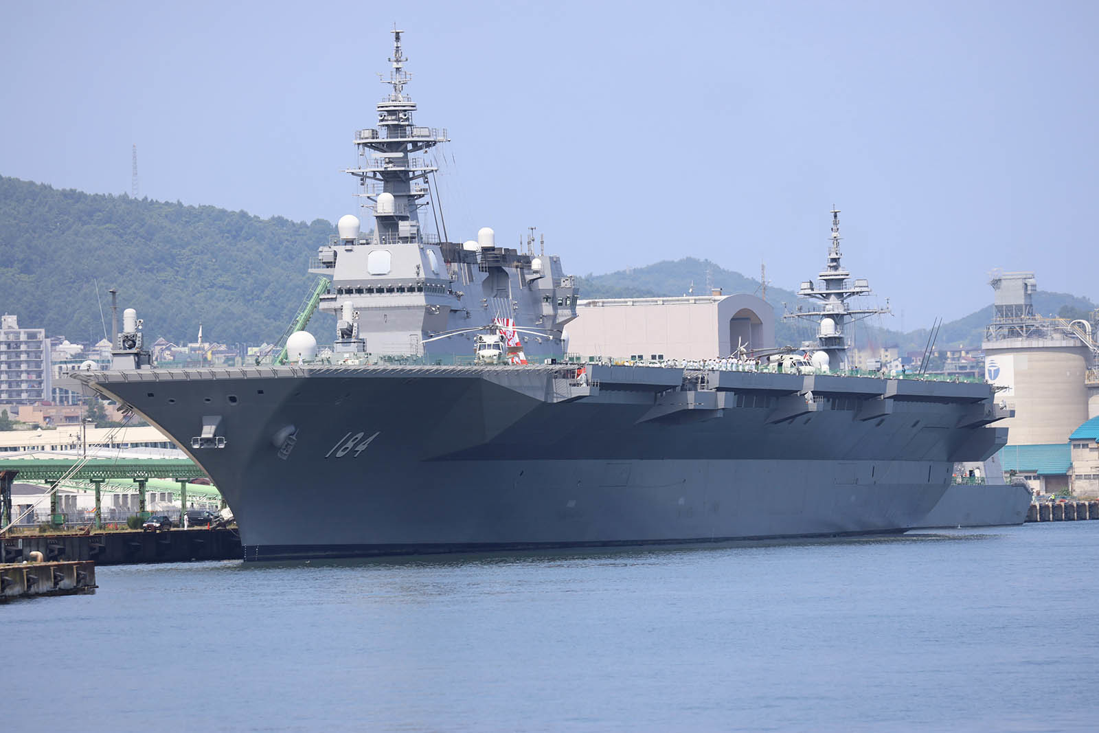 JMSDF DDH-184「かが」 in 小樽港 01_b0315809_21232469.jpg