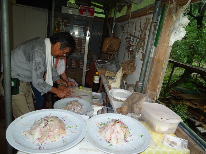 雨中の「暑気払いパーティー」・・・孝子の森_c0108460_19193714.jpg