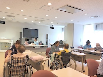 アロマ大学 アロマハンドセラピストレベルアップ実習1_a0191183_13501315.jpeg
