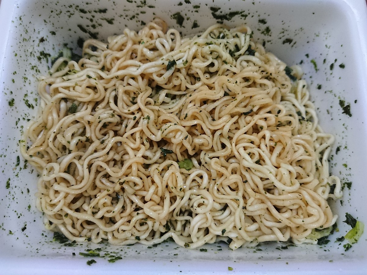 7/20 ペヤングやきそば青じそ & ファミマ 香ばし生地のクッキーシュー_b0042308_19022485.jpg