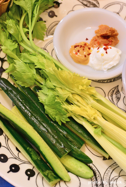 ７月２６日　金曜日　野菜スティックの辛子ヨーグルト味噌ディップ_b0288550_12413218.jpg