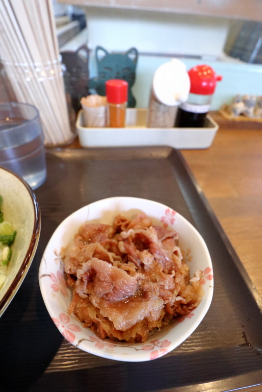 よがなで、肉しょうゆを食べた_a0077663_13231866.jpg