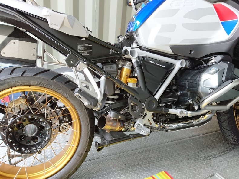 再びマフラーをヨシムラへ。 : Husqvarnaでのんびりいこう♪ 再びマフラーをヨシムラへ。 : Husqvarnaでのんびりいこう♪