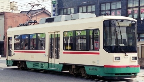 富山地方鉄道富山軌道線　デ8000形_e0030537_18055477.jpg