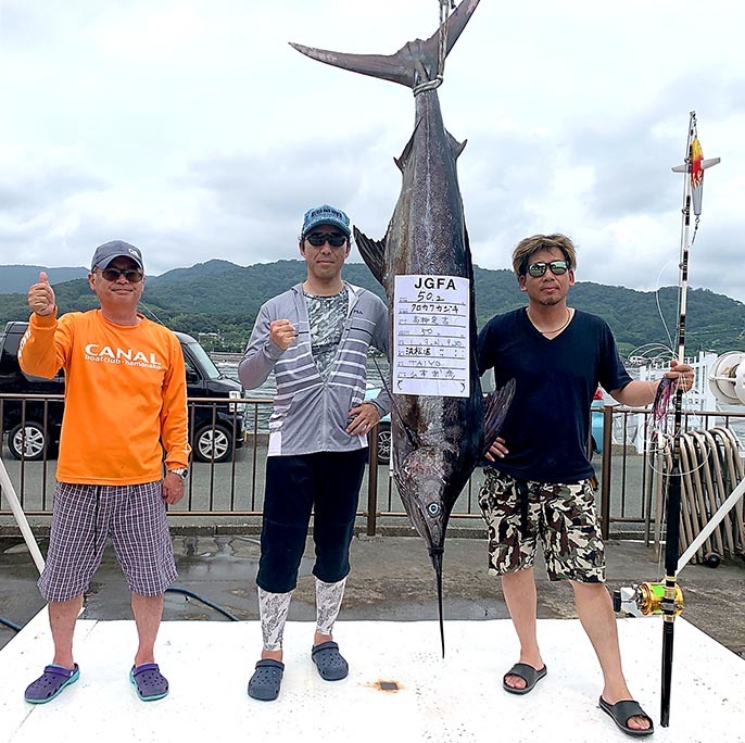 日曜日は浜松沖でクロカジキ7本_f0009039_13524225.jpg