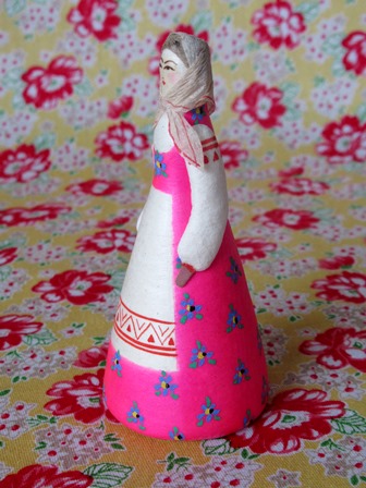 ソ連の張り子の民族衣装人形 : Der Liebling ～蚤の市フリークの