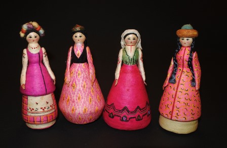 旧ソ　ロシア　張り子の民族衣装人形　民芸品　伝統工芸品　12体セット 旧ソ ロシア 張り子の民族衣装人形 民芸品 伝統工芸品 12体