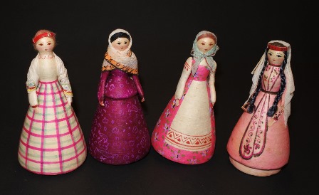 旧ソ　ロシア　張り子の民族衣装人形　民芸品　伝統工芸品　12体セット 旧ソ ロシア 張り子の民族衣装人形 民芸品 伝統工芸品 12体セット