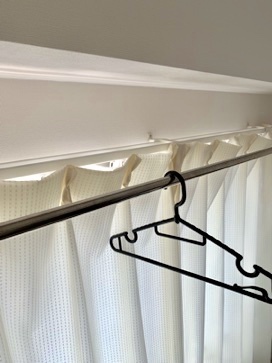 室内物干し掛けロングはカーテンレールにも使えます Happy Everyday