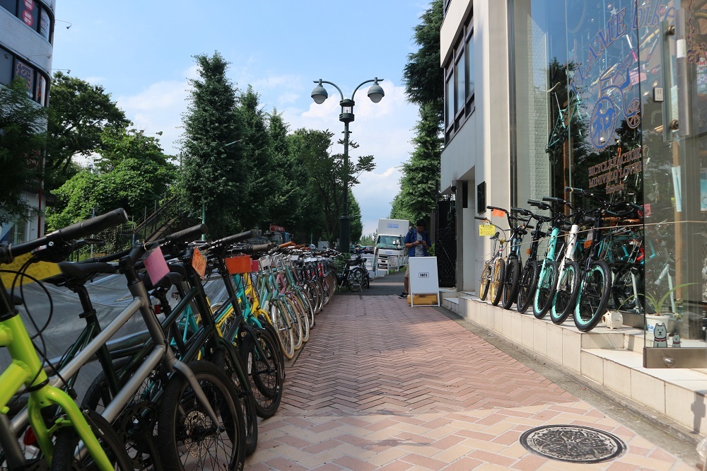 7月724日　渋谷　原宿　の自転車屋　FLAME bike前です_e0188759_14563415.jpg