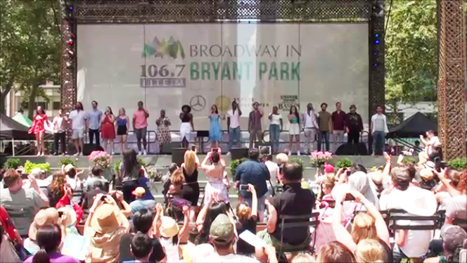 ブロードウェイ・ミュージカルを野外ステージで無料で見れるイベント、Broadway in Bryant Park動画_b0007805_11040738.jpg