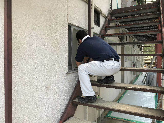 一階側養生と100kg超えのモルタル_f0031037_18321417.jpg