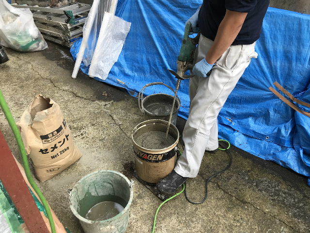 一階側養生と100kg超えのモルタル_f0031037_18321468.jpg