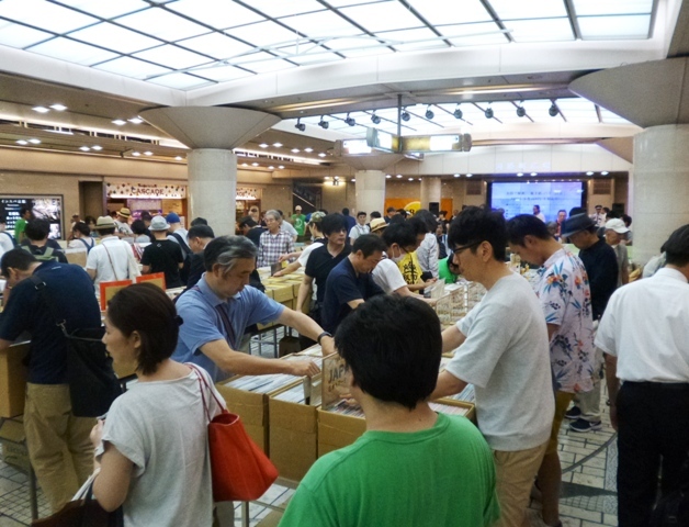 第7回 京都レコード祭り 初日の賑わい_e0230141_18423702.jpg