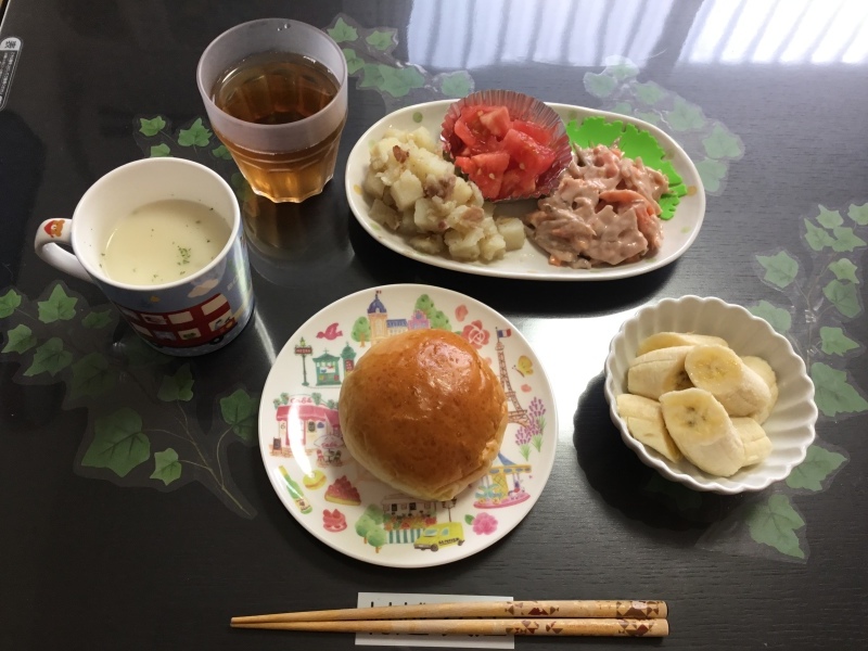 しらゆり荘 朝食 ジャーマンポテト ごぼうれんこんサラダ パン スープ バナナ 今日の献立 しらゆり荘 朝食 ジャーマンポテト ごぼうれんこんサラダ パン スープ バナナ 今日の献立