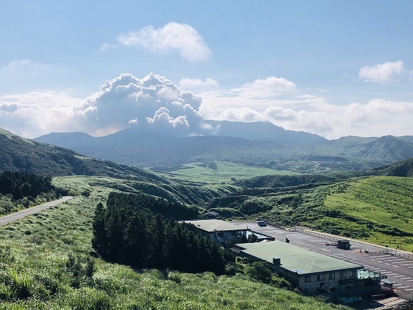 米塚と草千里展望所_f0364707_21230088.jpg