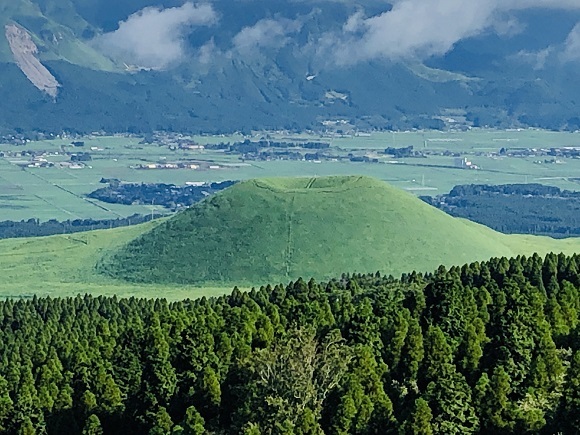 米塚と草千里展望所_f0364707_21234991.jpg