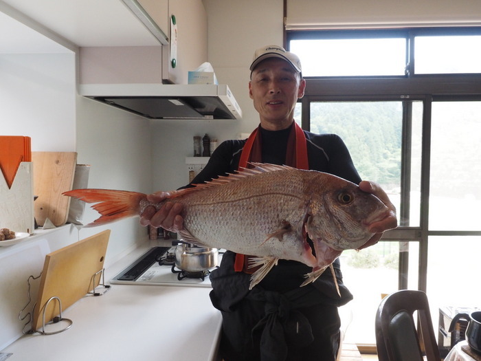 夫の釣果とその後(鯛の大物)_c0116915_00442078.jpg