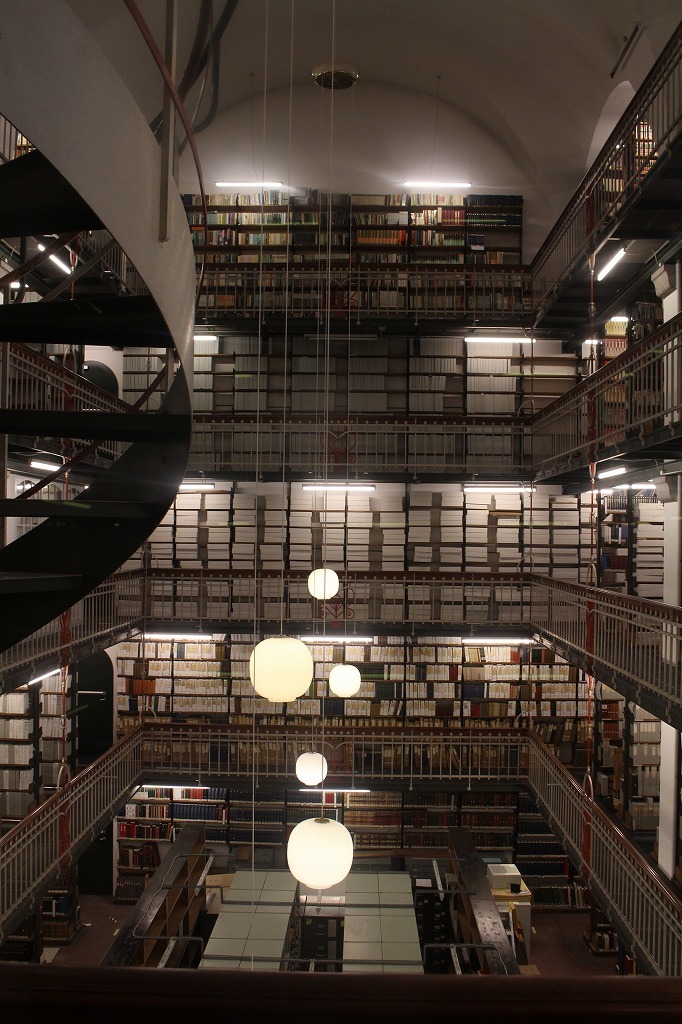王立図書館の静かな豊かさ_a0355629_23222062.jpg