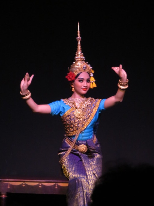 演劇仕立ての伝統舞踊ショー＠カンボジアンリビングアーツ_e0408534_22080627.jpg