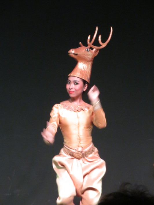 演劇仕立ての伝統舞踊ショー＠カンボジアンリビングアーツ_e0408534_22214983.jpg