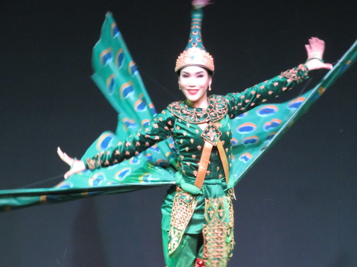 演劇仕立ての伝統舞踊ショー＠カンボジアンリビングアーツ_e0408534_22231372.jpg