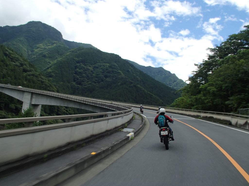 中津川林道～晴れ、のち雨、のち晴れ、のちパンク⁉_f0119755_12040389.jpg