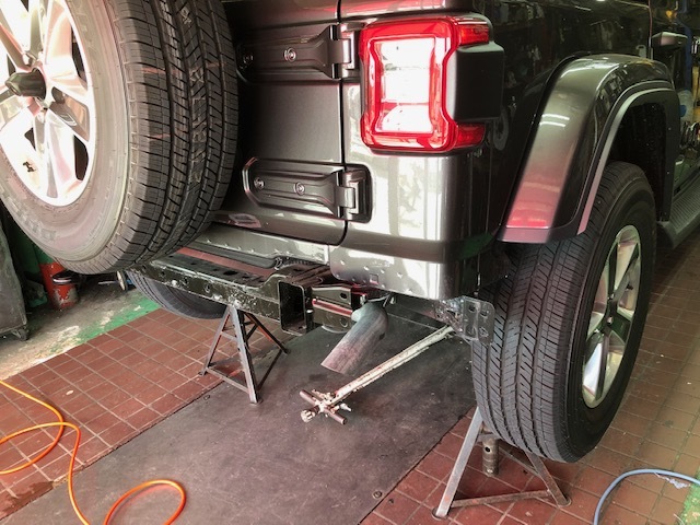 7月30日　ラングラーJLにトレーラーヒッチ取付_d0001708_16461504.jpg