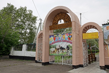 ボリシェリェーチェ動物園で慎み深きホッキョクグマ、グーリャ (Гуля) との素晴らしき再会_a0151913_0182735.jpg