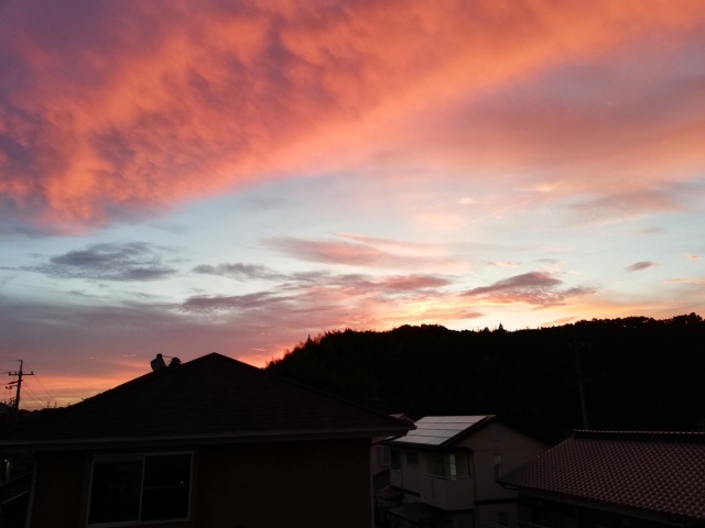 昨日の夕焼け オレンジピンクの空 器ギャラリー あ でゅまん