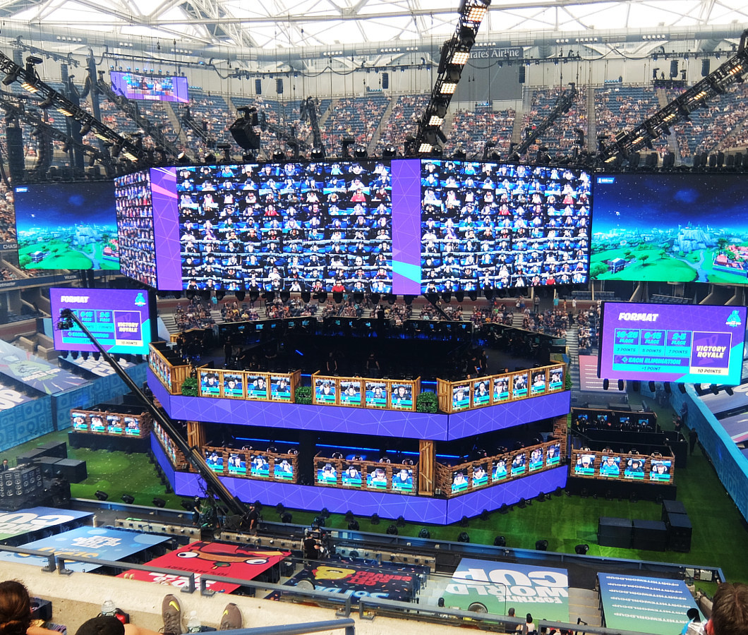 Fortnite World Cup 2019観戦記（１）巨大スクリーンとステージ_b0007805_23120770.jpg