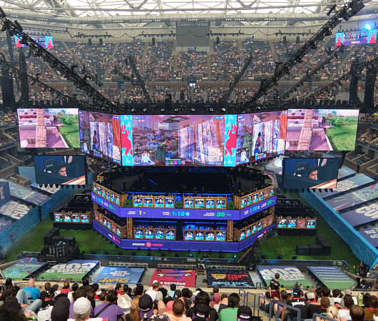 Fortnite World Cup 2019観戦記（１）巨大スクリーンとステージ_b0007805_23225740.jpg