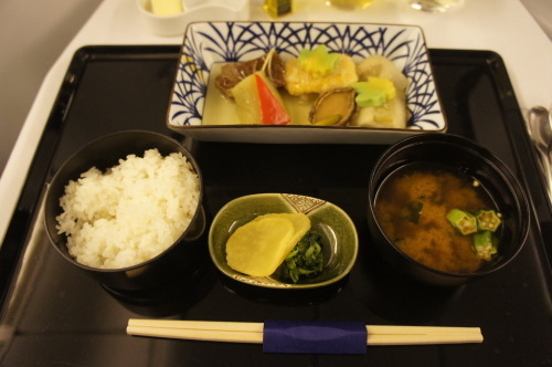 【③ ANA 成田⇒ロサンゼルス ビジネスクラス機内食(和食)】_f0215714_17214209.jpg