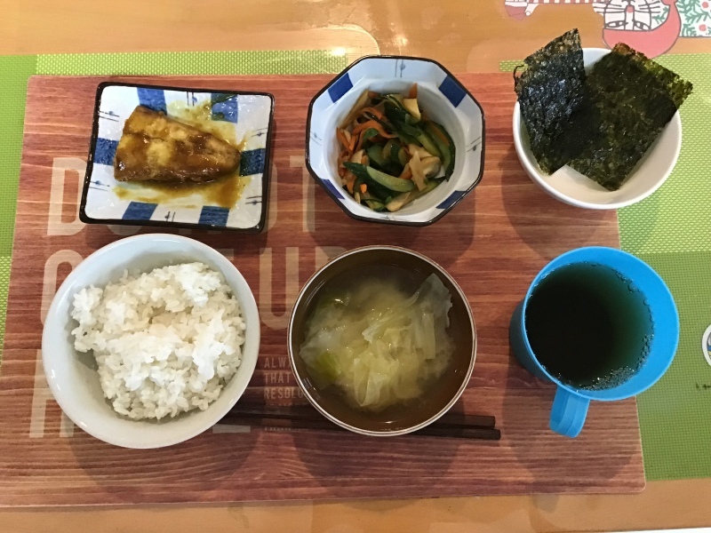 あじさい荘 朝食 ご飯 味噌汁 煮魚 野菜炒め ノリ_c0357519_06080406.jpeg