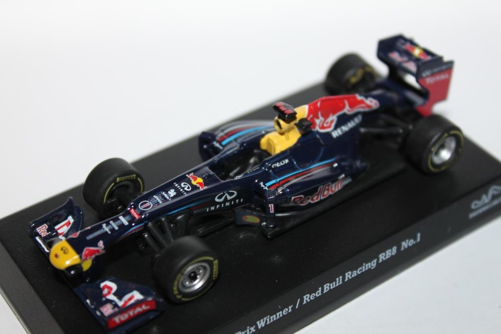 1/64 Kyosho SUZUKA LEGEND 5 2012 Red Bull Racing RB8_b0285587_06420268.jpg