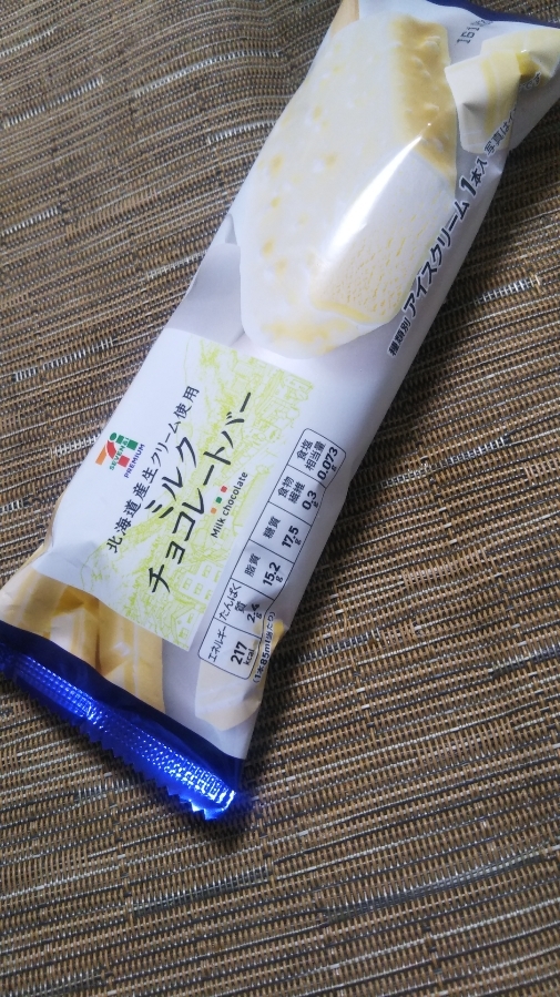 セブンプレミアム ミルクチョコレートバー_f0076001_23162394.jpg