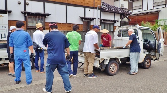 「生ビール&鮎まつり」の翌日は片付け作業で汗を流しました_c0336902_20200086.jpg