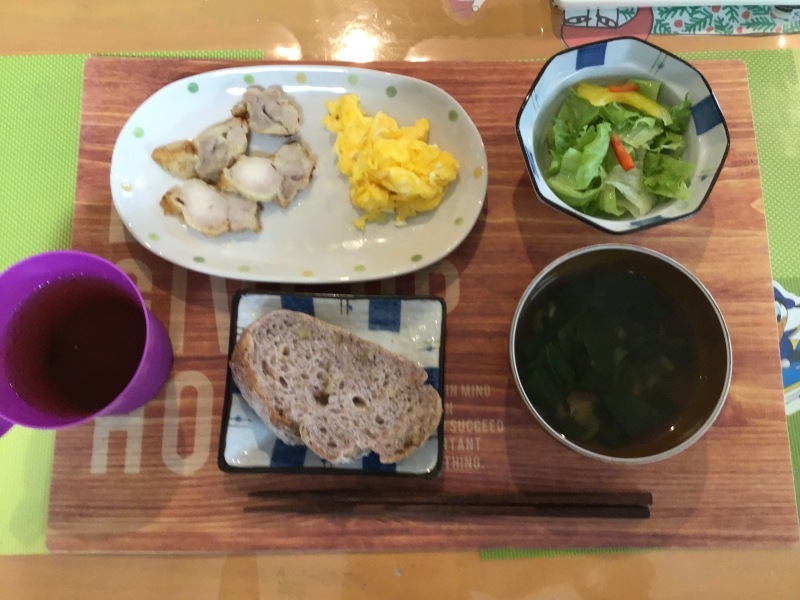 あじさい荘 朝食 パン スープ 焼き鳥 卵炒め サラダ 今日の献立 あじさい荘 朝食 パン スープ 焼き鳥 卵炒め サラダ 今日の献立