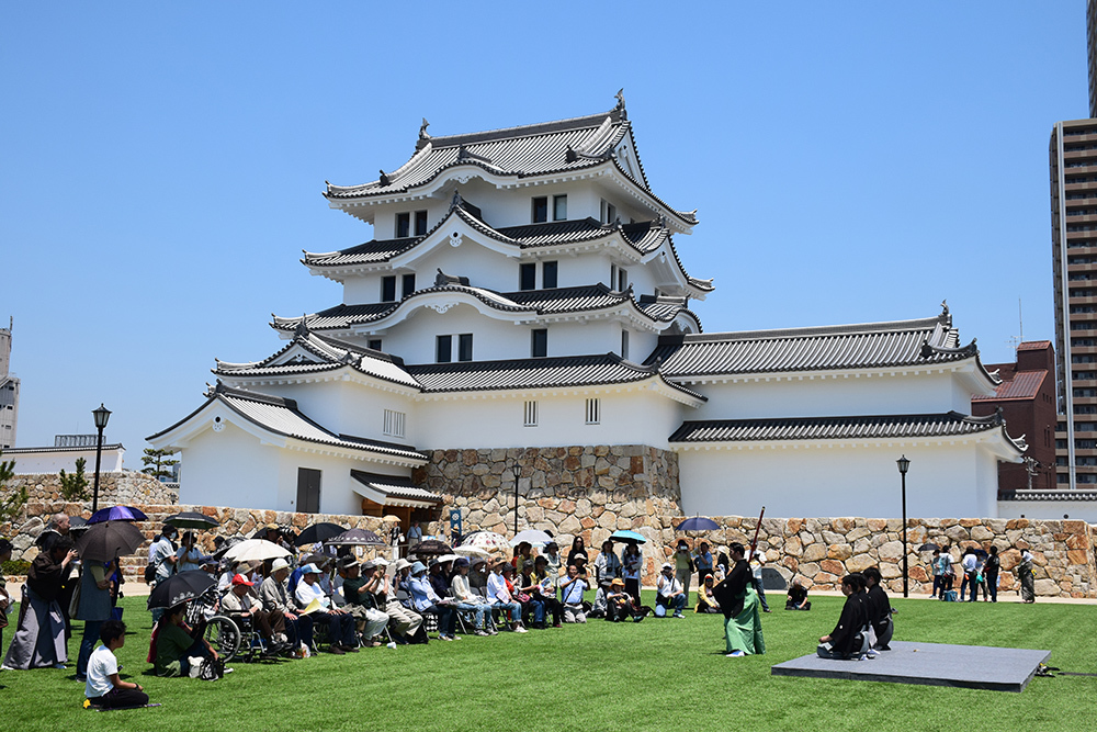 平成最後の築城、145年ぶりに甦った尼崎城天守。_e0158128_11230031.jpg