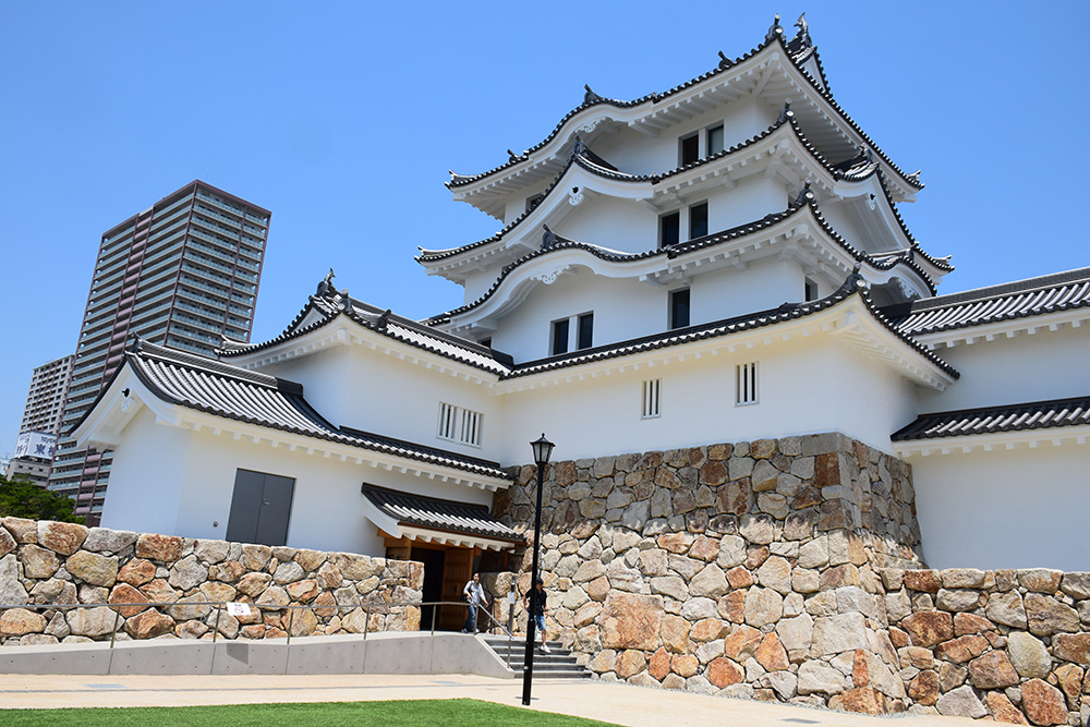 平成最後の築城、145年ぶりに甦った尼崎城天守。_e0158128_11295723.jpg