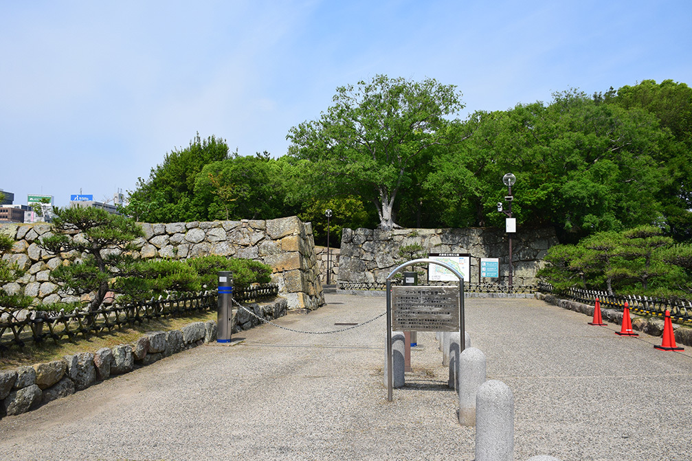 築城400周年の明石城を歩く。 その1 <中濠、東不明門、西不明門>_e0158128_14363964.jpg