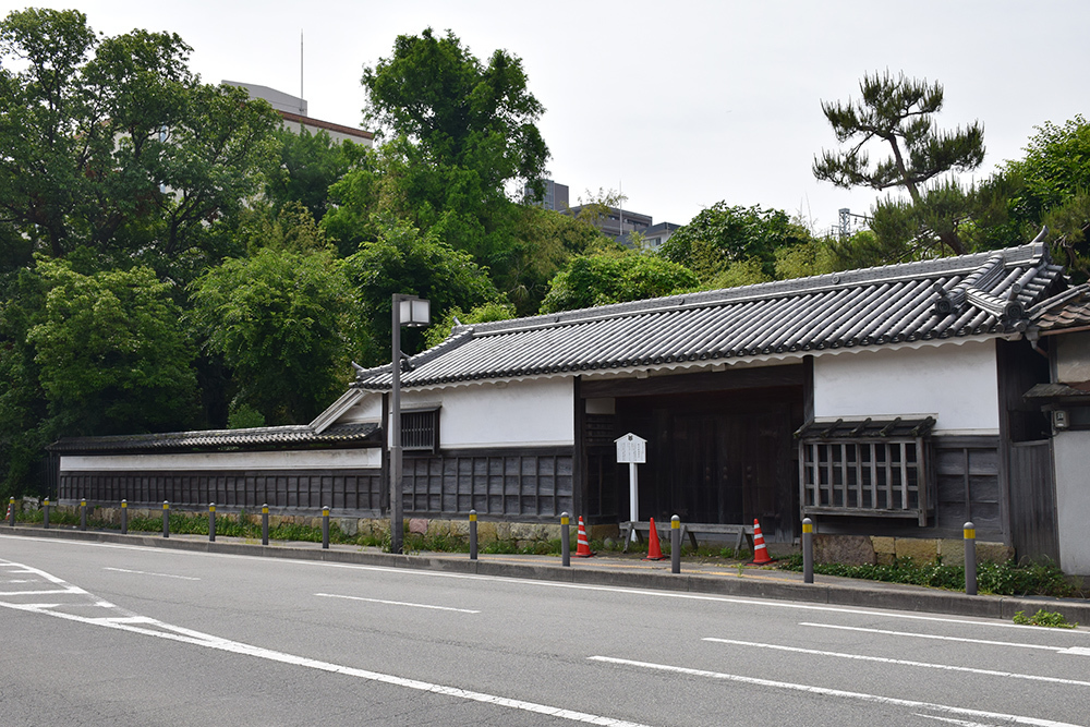 築城400周年の明石城を歩く。 その9 <織田家長屋門・明石駅>_e0158128_14180894.jpg
