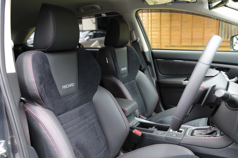 ブルーベリーと新型レヴォーグSTI SPORT_f0076731_18335101.jpg