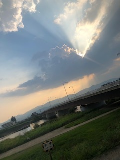 桂川、真夏のロケの夕焼けだよ_b0090243_20444521.jpg