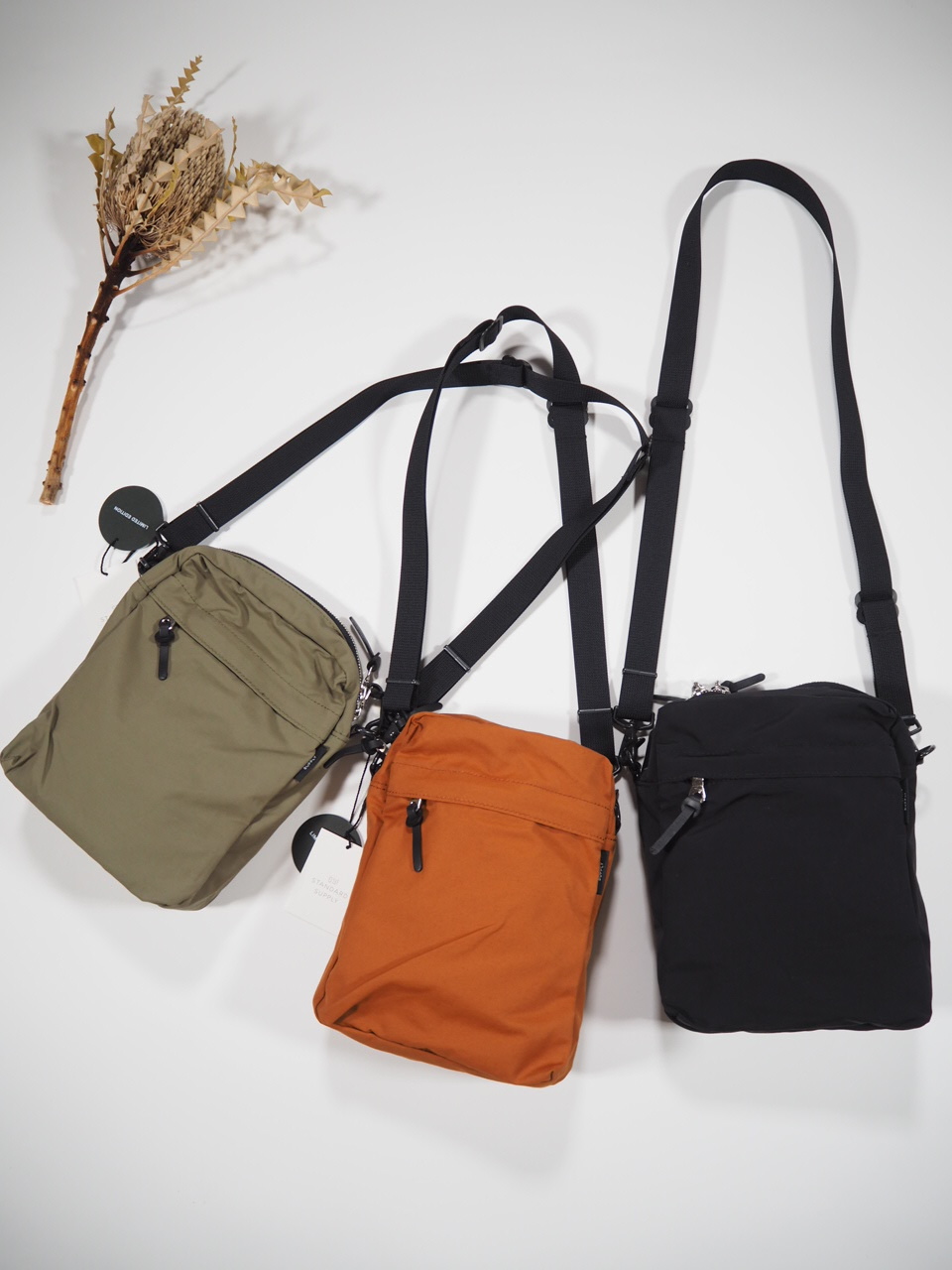 NEW WEEKEND shoulder bag_e0357389_16341990.jpg