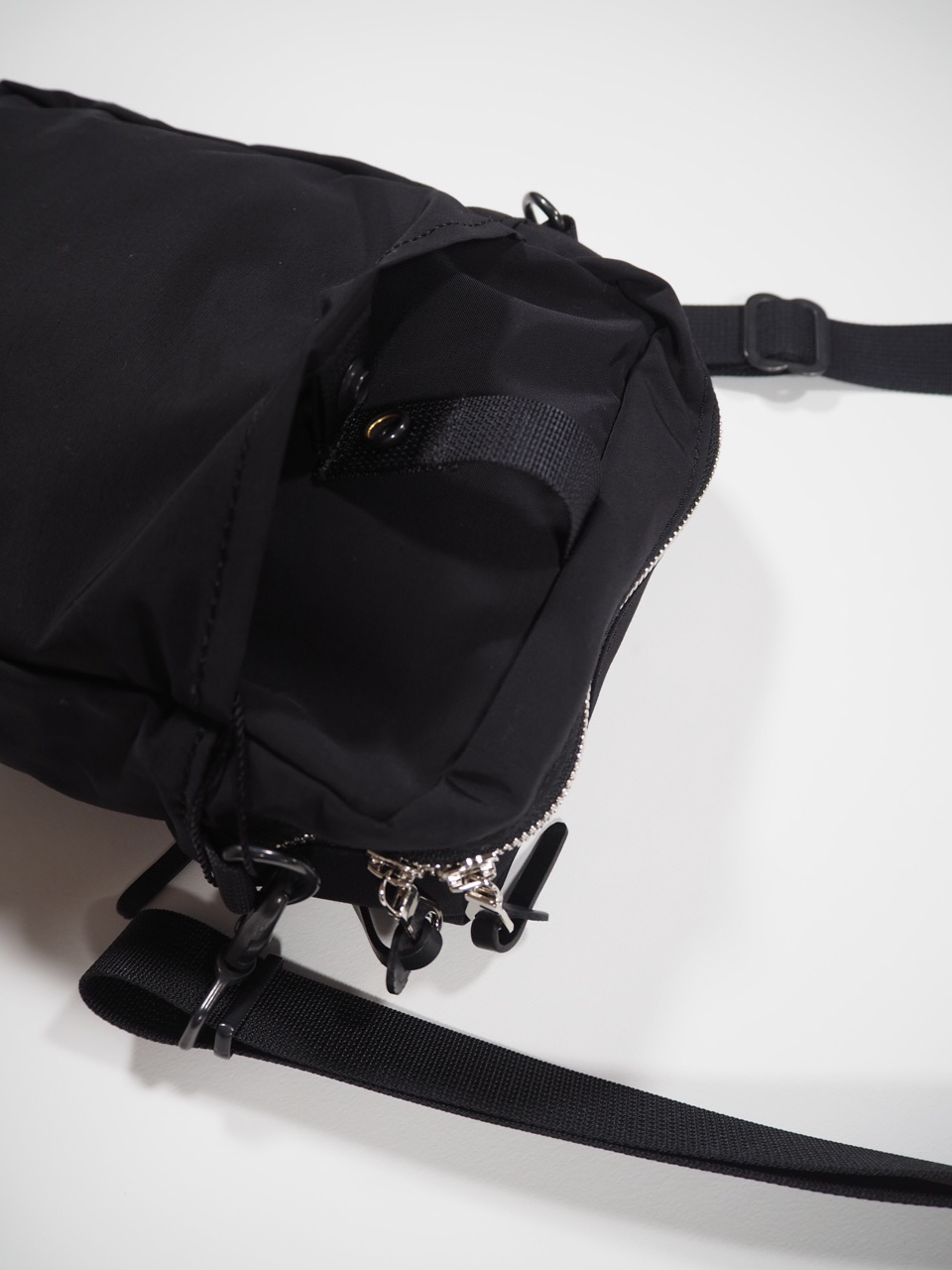 NEW WEEKEND shoulder bag_e0357389_16342177.jpg