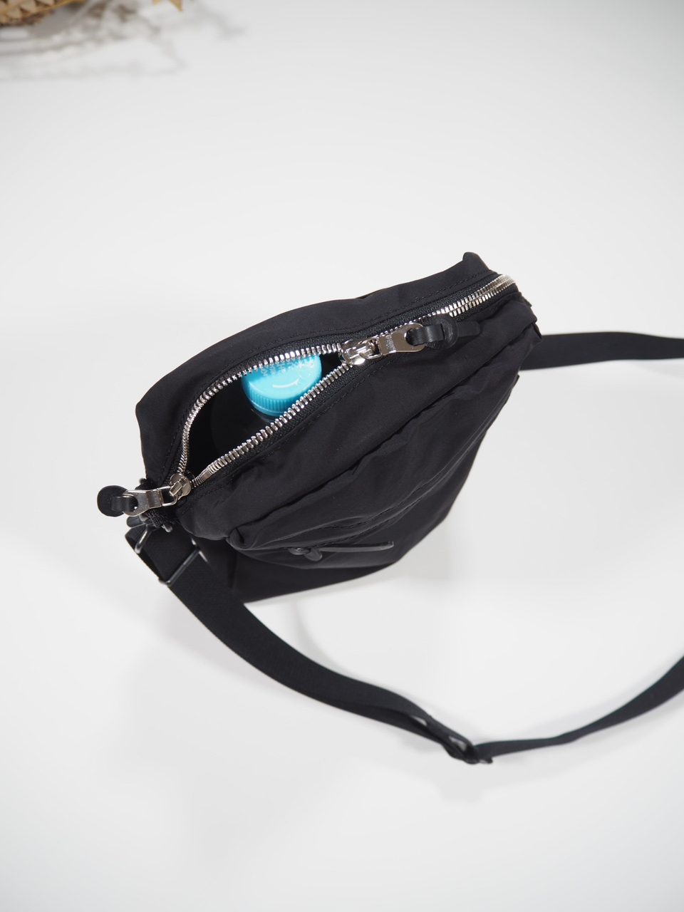 NEW WEEKEND shoulder bag_e0357389_16352885.jpg