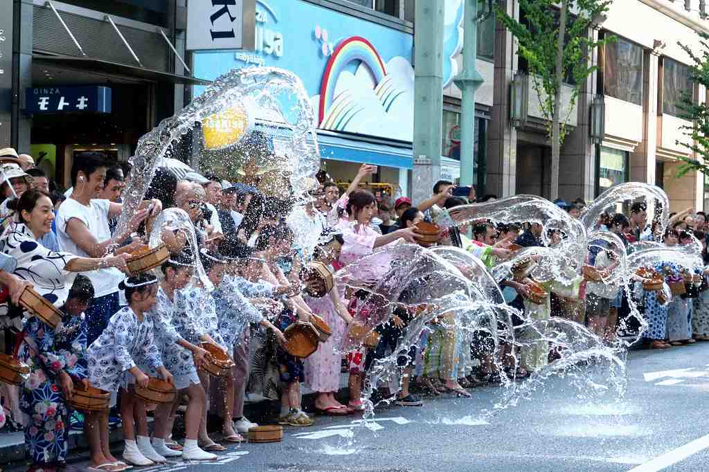 打ち水_e0348392_23494507.jpg